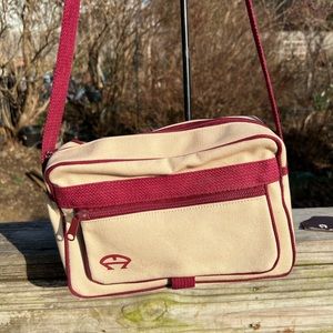 Vintage Etienne Aligner NWT Camera Bag Beige Canvas  With Maroon Trim Top Zip